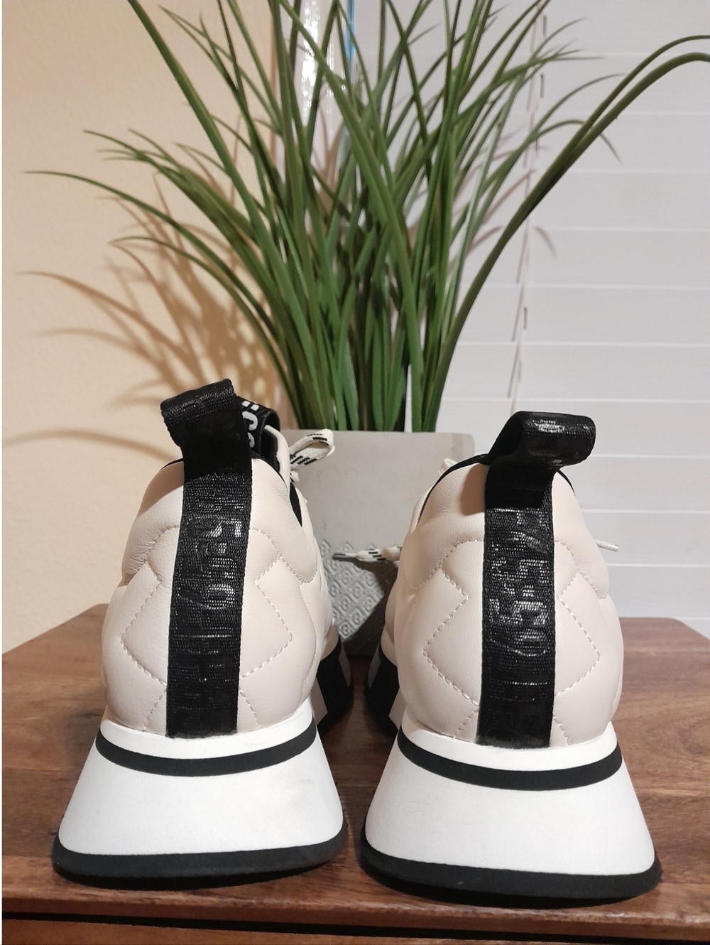 F65 platform sneakers cream black sz 36 patent leather - Picture 3 of 9